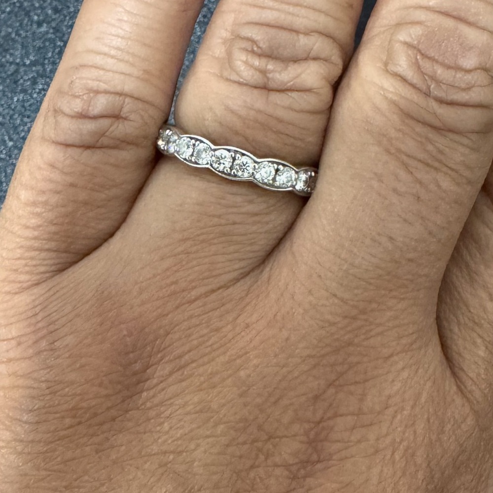 AUTHENTIC Hearts on Fire Lorelei Floral Diamond Band 18kWhite Gold